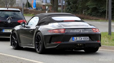 Bắt gặp Porsche 911 Speedster đời mới lăn bánh khi dạo phố - 3