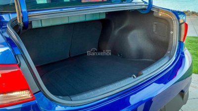 Khoang chứa đồ của biến thể sedan khá hẹp Khoang chứa đồ của biến thể sedan khá hẹp z