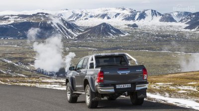 Vén màn Toyota HiLux AT35 trước ngày trình làng - 3