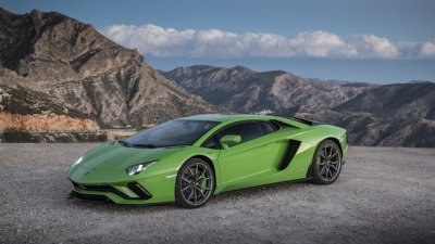 Điều gì tạo nên sự hấp dẫn cho Lamborghini Aventador S? a2