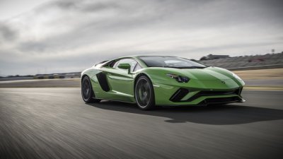 Điều gì tạo nên sự hấp dẫn cho Lamborghini Aventador S? a10