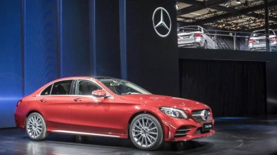 Mercedes-Benz C-Class L 2018 trục cơ sở dài tại triển lãm ô tô Bắc Kinh, Trung Quốc.