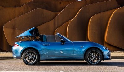 Mazda MX-5 RF Sport Black Edition giới hạn 300 chiếc, giá gần 800 triệu đồng 3