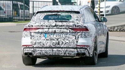 Audi RS Q8 lộ dáng lần đầu, tung tăng lăn bánh - 3