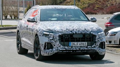 Audi RS Q8 lộ dáng lần đầu, tung tăng lăn bánh - 1