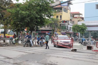 Kinh nghiệm lái xe ô tô băng qua đường sắt để bảo toàn tính mạng 5