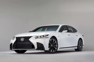 Lexus ES 2019 chính thức ra mắt, cạnh tranh cùng Mercedes-Benz E-Class... Lexus ES 2019 chính thức ra mắt, cạnh tranh cùng Mercedes-Benz E-Class