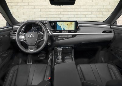 Buồng lái của Lexus ES 2019 mới ra mắt... Buồng lái của Lexus ES 2019 mới ra mắt