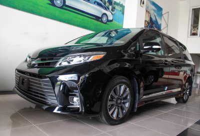 Mẫu MPV Toyota Sienna Limited 2018 vừa cập bến Việt Nam có giá 4 tỷ đồng.