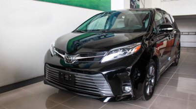 Mẫu MPV Toyota Sienna Limited 2018 vừa cập bến Việt Nam có giá 4 tỷ đồng - Ảnh 1