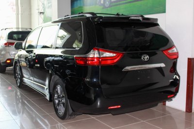 Mẫu MPV Toyota Sienna Limited 2018 vừa cập bến Việt Nam có giá 4 tỷ đồng - Ảnh 3.