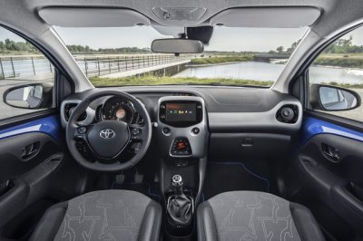 Khoang nội thất Toyota Aygo 2019 nâng cấp mới..