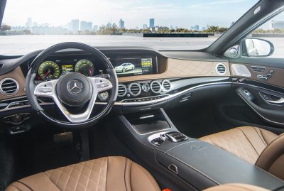 Khoang nội thất Mercedes-Maybach S 450 4MATIC 2018 mới tại Việt Nam.