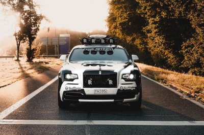 Rolls-Royce Wraith nguyên bản được thay thế với ngoại hình cực “dị” Rolls-Royce Wraith nguyên bản được thay thế với ngoại hình cực “dị”3