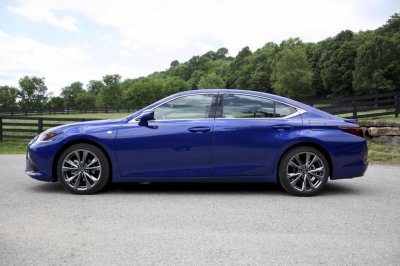 Lexus ES 2019 phiên bản thể thao đầy cuốn hút Lexus ES 2019 phiên bản thể thao đầy cuốn hút 2