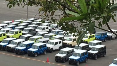SUV Suzuki Jimny hiện nguyên hình qua loạt ảnh chụp trộm tại nhà máy 2 SUV Suzuki Jimny hiện nguyên hình qua loạt ảnh chụp trộm tại nhà máy a2