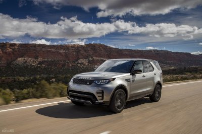 Land Rover Discovery cập nhật động cơ dầu SDV 6 và tính năng an toàn mới z