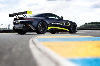 Trình làng trước lễ hội cặp đôi xe đua Aston Martin Vantage GT3 và GT4 2 Trình làng trước lễ hội cặp đôi xe đua Aston Martin Vantage GT3 và GT4