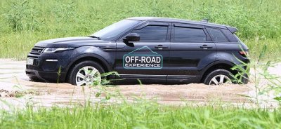 Dàn xe Land Rover hàng chục tỷ lội bùn trải nghiệm ở Hà Nội Dàn xe Land Rover hàng chục tỷ lội bùn trải nghiệm ở Hà Nội3