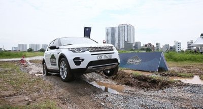 Dàn xe Land Rover hàng chục tỷ lội bùn trải nghiệm ở Hà Nội Dàn xe Land Rover hàng chục tỷ lội bùn trải nghiệm ở Hà Nội5