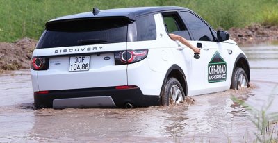 Dàn xe Land Rover hàng chục tỷ lội bùn trải nghiệm ở Hà Nội Dàn xe Land Rover hàng chục tỷ lội bùn trải nghiệm ở Hà Nội8