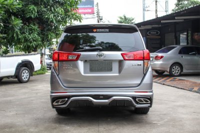 Xe sang lexus phiên bản độ Toyota Innova chưa đầy trăm triệu