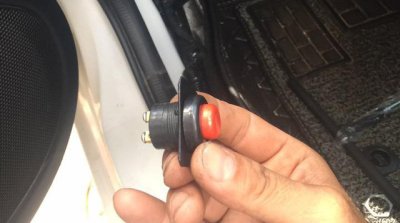 Cách "độ" nút mở cốp điện xe Mazda 3 tại nhà chỉ với 36.000 đồng 4 Cách "độ" nút mở cốp điện xe Mazda 3 tại nhà chỉ với 36.000 đồng a4