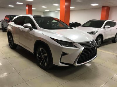 Lexus RX350 dụ khách Việt đặt cọc với một "đội hình" hấp dẫn a13