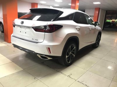 Lexus RX350 dụ khách Việt đặt cọc với một "đội hình" hấp dẫn a15