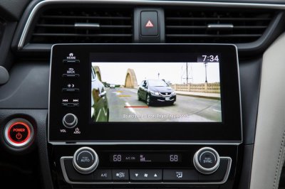 Honda Insight 2019 - Xe hybrid giá bình dân chỉ từ 523 triệu tại Mỹ 12 Honda Insight 2019 - Xe hybrid giá bình dân chỉ từ 523 triệu tại Mỹ a12