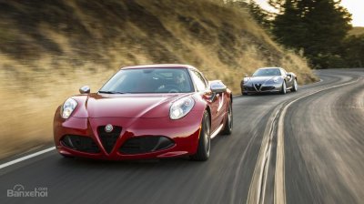 Alfa Romeo 4C Spider vẫn sống tốt bất chấp phiên bản Coupe bị khai tử - 1