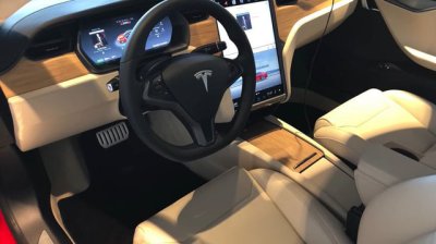 Tesla lỗi hệ thống, vô tình bán cho khách Model S cực lạ Tesla lỗi hệ thống, vô tình bán cho khách Model S cực lạ.