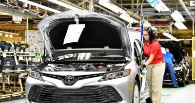 Mỹ tăng thuế, Toyota Camry nhập khẩu phải đội giá Mỹ tăng thuế, Toyota Camry nhập khẩu phải đội giá.