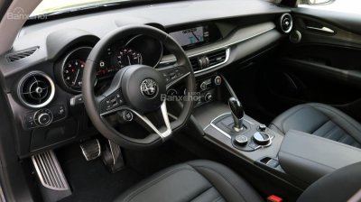 Alfa Romeo Stelvio RWD trang bị nhiều tùy chọn thiết yếu nhưng không xa xỉ Alfa Romeo Stelvio bổ sung biến thể RWD, giảm cân, giảm luôn cả giá - 3