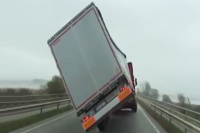 4 điều tài xế ô tô tuyệt đối phải nhớ khi đi bên container 3 4 điều tài xế ô tô tuyệt đối phải nhớ khi đi bên container