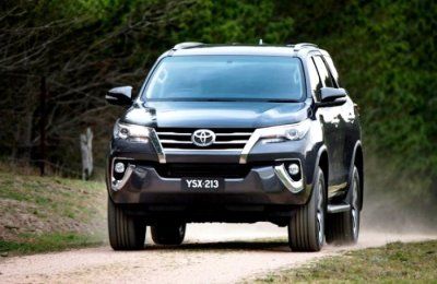 Lỗi đường ống dẫn nhiên liệu, Toyota Fortuner bị triệu hồi khẩn cấp.