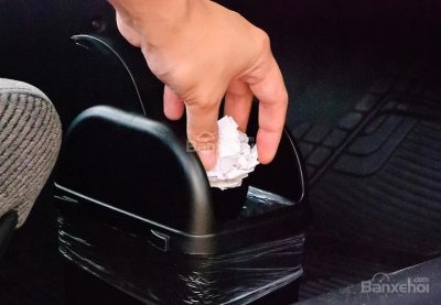 Dọn rác thải ẩn trong xe dọn nội thất ô tô