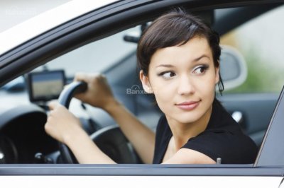1. Thực hiện kiểm tra 360 độ xung quanh xe Các cánh lùi xe đúng chuẩn không sợ tai nạn