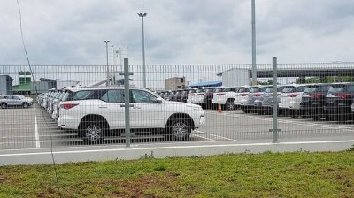 Toyota Fortuner 2018 bán kèm phụ kiện giá “chát”: Ai tiếp tay cho đại lý làm tiền? 3 Toyota Fortuner 2018 bán kèm phụ kiện giá “chát”: Ai tiếp tay cho đại lý làm tiền? a4