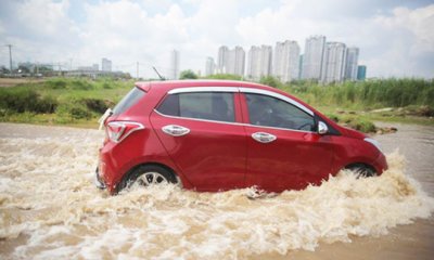Lái xe qua vùng nước ngập rất dễ gặp hiện tượng thủy kích Lái xe qua vùng nước ngập rất dễ gặp hiện tượng thủy kích 1