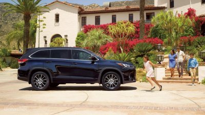 Toyota Highlander 2017 giá bao nhiêu? 1