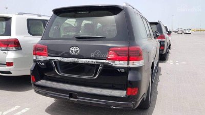 Toyota Land Cruiser mới nhập tư nhân hét giá chát, từ 5-7 tỷ đồng 2 Toyota Land Cruiser mới nhập tư nhân hét giá chát, từ 5-7 tỷ đồng a2