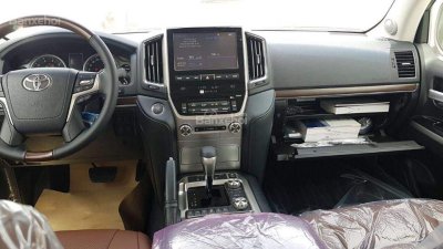 Toyota Land Cruiser mới nhập tư nhân hét giá chát, từ 5-7 tỷ đồng 5 Toyota Land Cruiser mới nhập tư nhân hét giá chát, từ 5-7 tỷ đồng a5