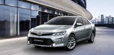 Toyota Camry bản hiện hành đang bán tại Việt Nam..