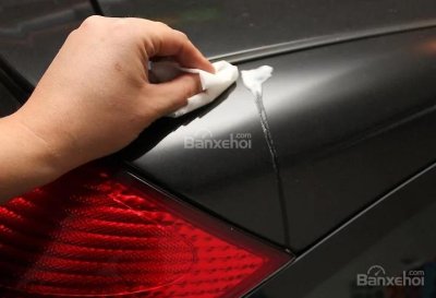 1. Xử lý đúng cách Tổng hợp các cách xử lý vết trứng vỡ trên xe ô tô