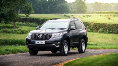 Toyota Land Cruiser Prado 2019 mở bán thêm phiên bản van, giá 834 triệu đồng Toyota Land Cruiser Prado 2019 mở bán thêm phiên bản van, giá 834 triệu đồng.