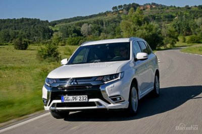 Mitsubishi Outlander PHEV 2019 công bố giá Mitsubishi Outlander PHEV 2019 công bố giá - 1