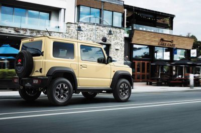 Suzuki Jimny 2019 được lắp ráp tại Indonesia, đường nào về Việt Nam? - Ảnh 2 Suzuki Jimny 2019 được lắp ráp tại Indonesia, đường nào về Việt Nam? - Ảnh 2.