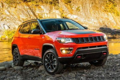 Jeep Compass - lựa chọn của giới trẻ Mỹ 5 mẫu xe tăng trưởng doanh số tháng 7 mạnh nhất tại Mỹ: Ford Transit hút khách mạnh mẽ - 2