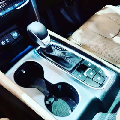 Cụm điều khiển trung tâm của Hyundai Santa Fe Cụm điều khiển trung tâm trên Hyundai Santa Fe
